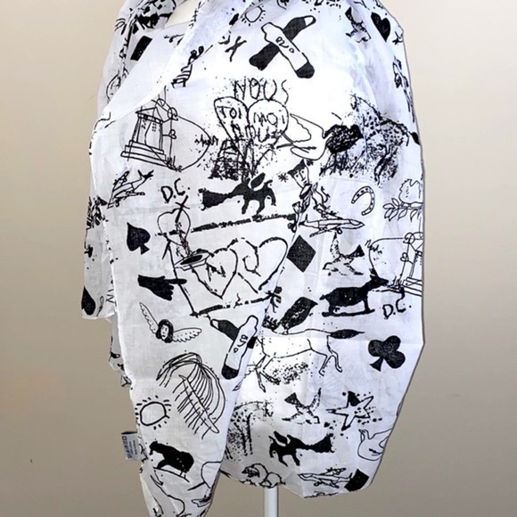 Carven perfumes scarf - Picture 9 of 9